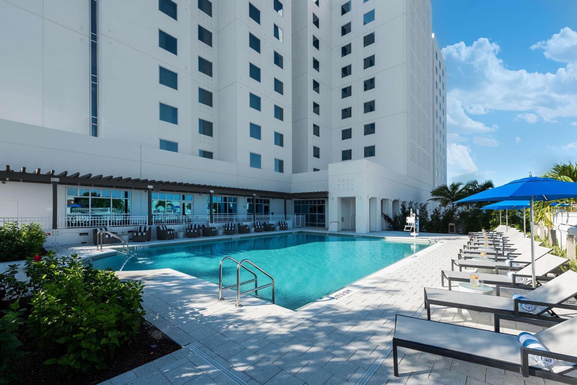 โฮมวูด สวีท บาย ฮิลตัน ไมอามี่ ดอลฟิน มอลล์ Hotel Sweetwater ภายนอก รูปภาพ